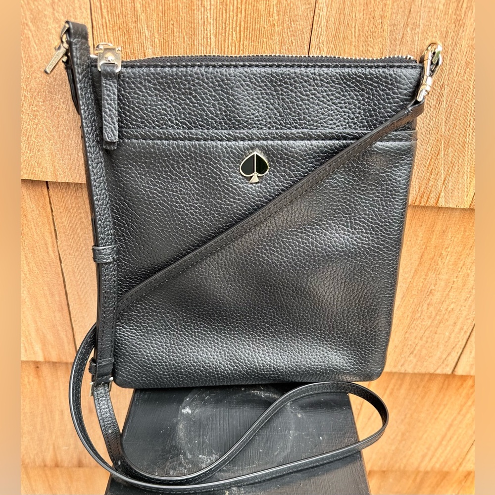 Kate Spade ♠️ Black
Polly Small Swing Pack Cross Body!